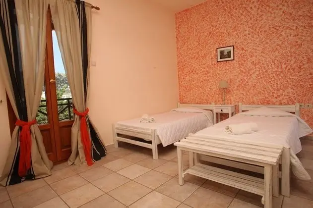 Basic Stüdyo, 1 Yatak Odası, Sıcak Su Havuzu, Bahçe Manzaralı (3 Adults)