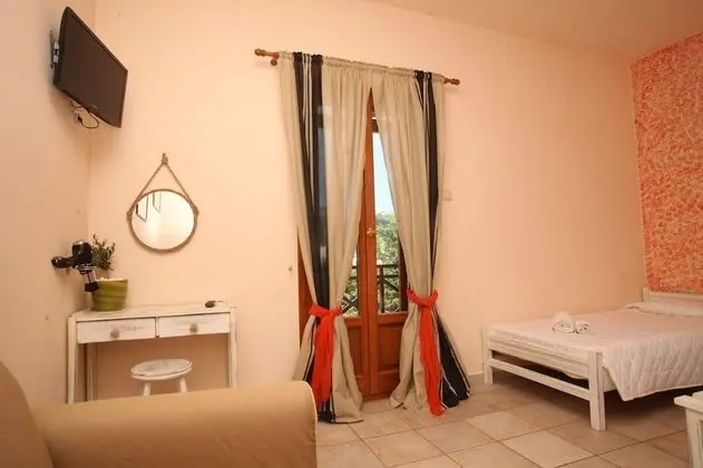 Basic Stüdyo, 1 Yatak Odası, Sıcak Su Havuzu, Bahçe Manzaralı (3 Adults)
