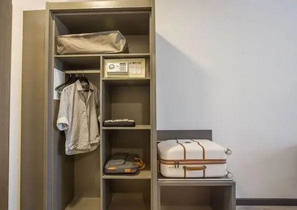 Büyük Yataklı Tek Kişilik Oda