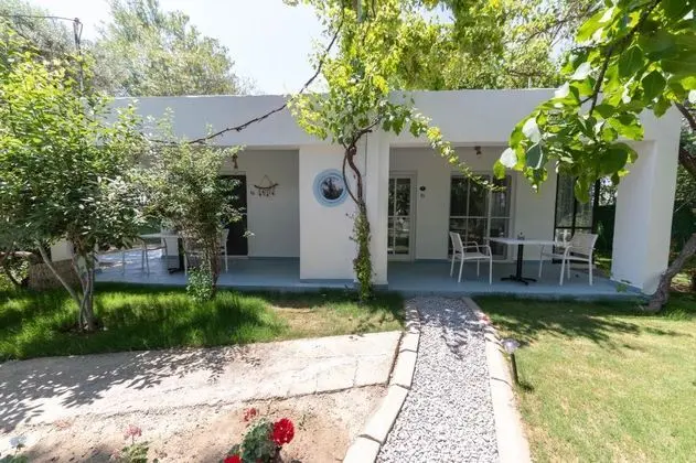 Bahçe Katı Standart Oda, Bahçe Manzaralı, Balkonlu
