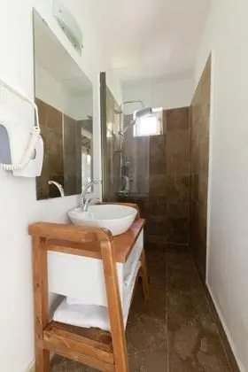 Bahçe Katı Standart Oda, Bahçe Manzaralı, Balkonlu