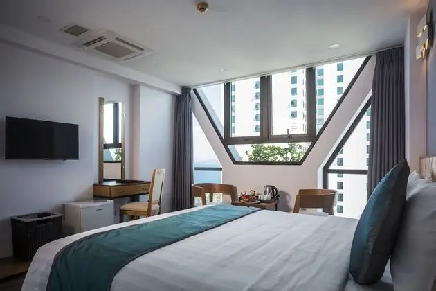 Deluxe Üç Kişilik Oda, Kısmi Deniz Manzarası
