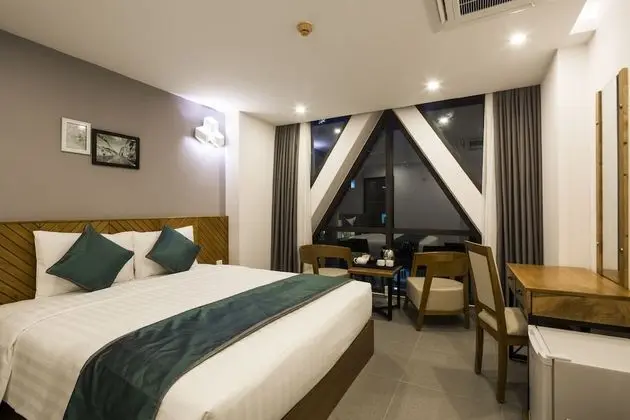 Deluxe Üç Kişilik Oda, Kısmi Deniz Manzarası