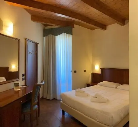 Büyük Yataklı Tek Kişilik Oda