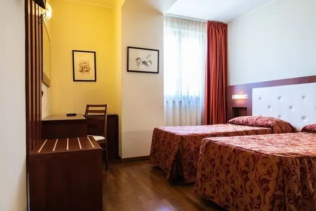 Büyük Yataklı Tek Kişilik Oda