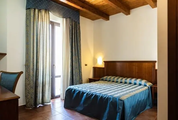 Büyük Yataklı Tek Kişilik Oda