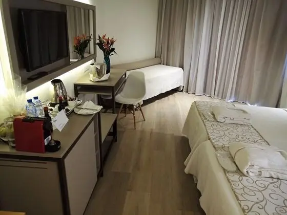 Deluxe Tek Büyük veya İki Ayrı Yataklı Oda, Kısmi Deniz Manzaralı