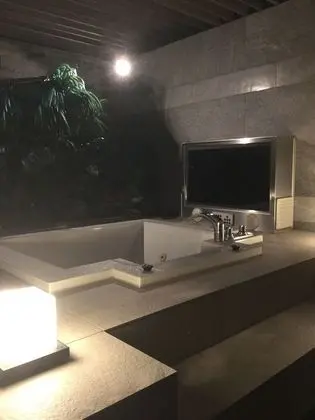 Tek Büyük Yataklı Oda (Run of the House)