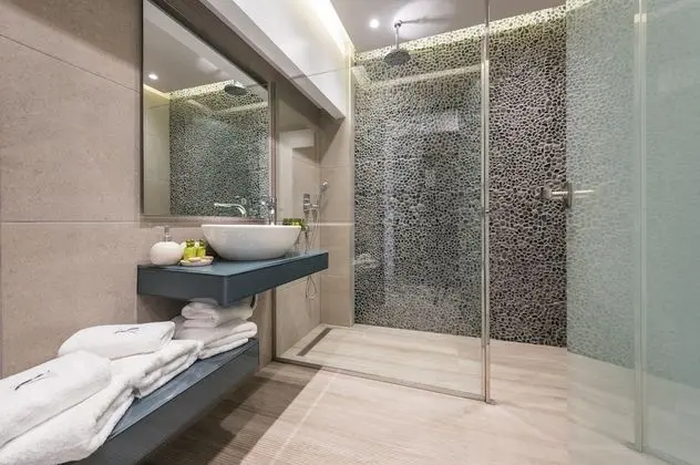 Deluxe Üç Kişilik Oda