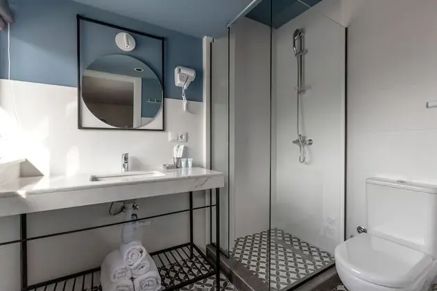 Economy Tek Büyük veya İki Ayrı Yataklı Oda