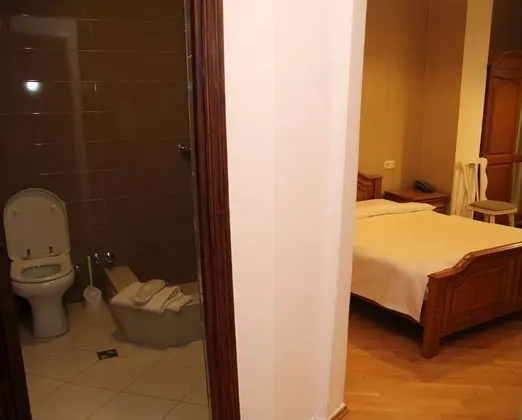 City Tek Büyük Yataklı Oda