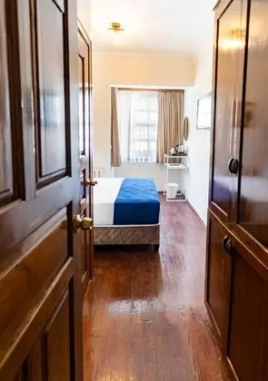 Tek Kişilik, Şehir Manzaralı