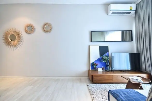 1-Bedroom Deluxe Apartment with Partial Sea View