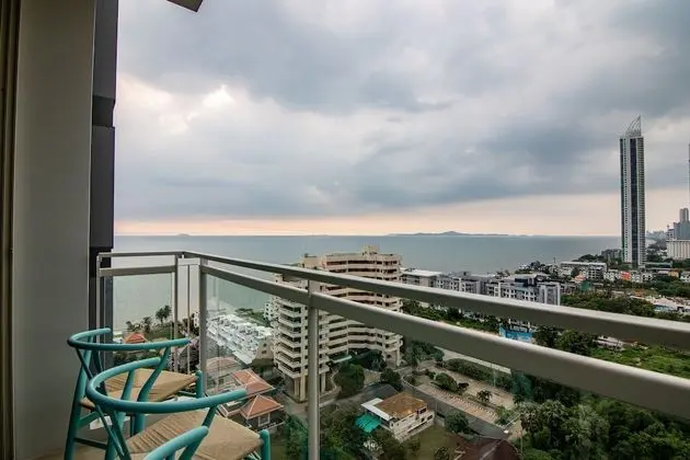 2 Bedrooms Deluxe Apartment with Partial Sea View