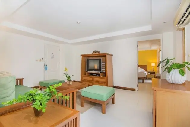 Long Holiday Suite One Bedroom