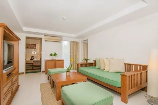 Long Holiday Suite One Bedroom