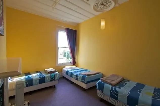 Ortak Ranzalı Oda, Ortak Banyo