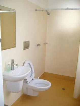 Tek Kişilik Oda, Ortak Banyo