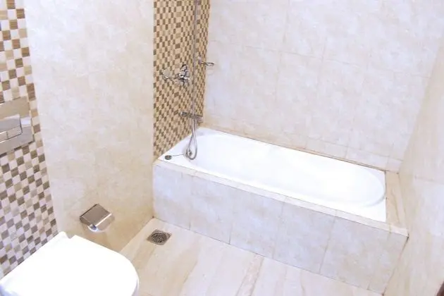 Luxury Oda