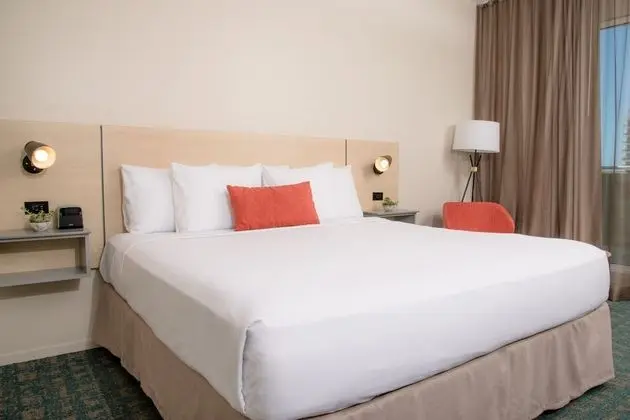 Superior King Room Garden/City View