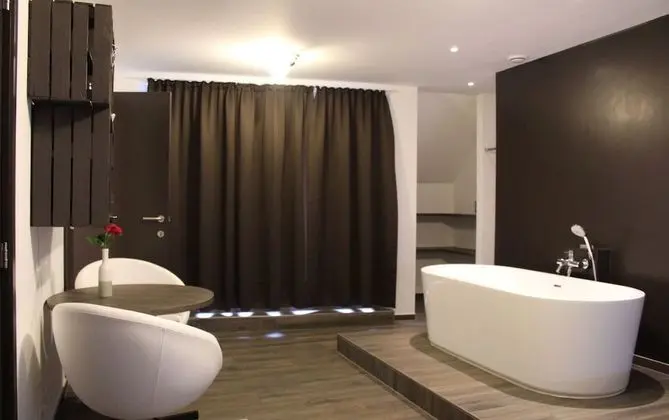 Comfort Tek Büyük Yataklı Oda, Balkon, Park Manzaralı