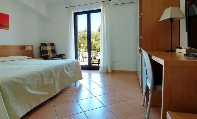 Tek Büyük Yataklı Oda, Bahçe Manzaralı