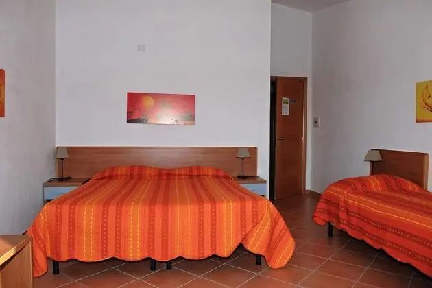 Üç Kişilik Oda, Bahçe Manzaralı