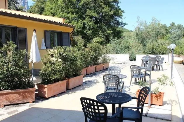 Üç Kişilik Oda, Bahçe Manzaralı