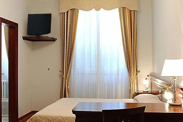 Standard Tek Büyük veya İki Ayrı Yataklı Oda, Veranda, Bahçe Manzaralı