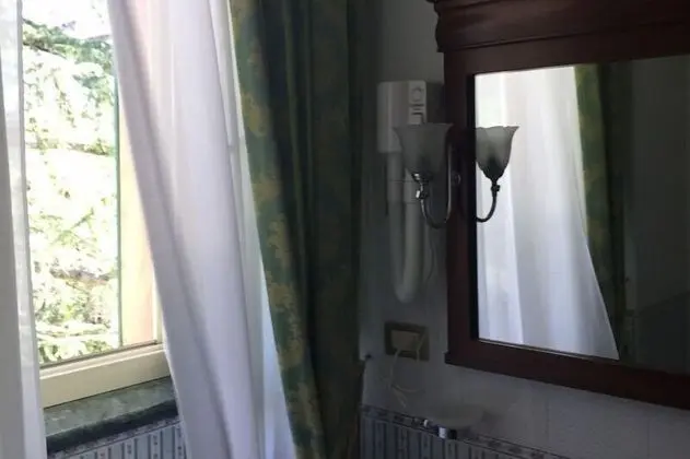 Standard Tek Büyük veya İki Ayrı Yataklı Oda, Veranda, Bahçe Manzaralı