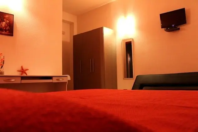 Standard Üç Kişilik Oda, Bahçe Manzaralı