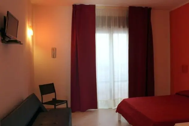 Standard Üç Kişilik Oda, Bahçe Manzaralı