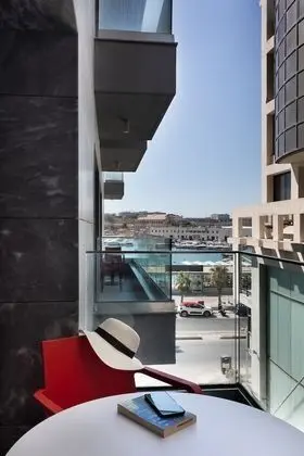Deluxe Tek Büyük Yataklı Oda, Kısmi Deniz Manzaralı