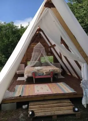 Design Çadır, 1 Büyük (Queen) Boy Yatak, Küçük Mutfak, Tepe Manzaralı