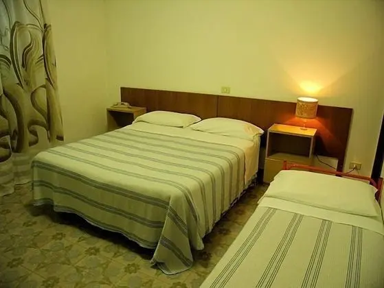 Üç Kişilik Oda