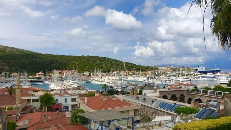Deluxe Tek Büyük Yataklı Oda, Balkon, Marina Manzaralı