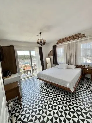 Deluxe Tek Büyük Yataklı Oda, Balkon, Marina Manzaralı