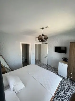 Deluxe Tek Büyük Yataklı Oda, Balkon, Marina Manzaralı