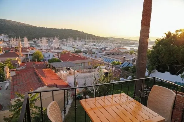 Deluxe Tek Büyük Yataklı Oda, Balkon, Marina Manzaralı