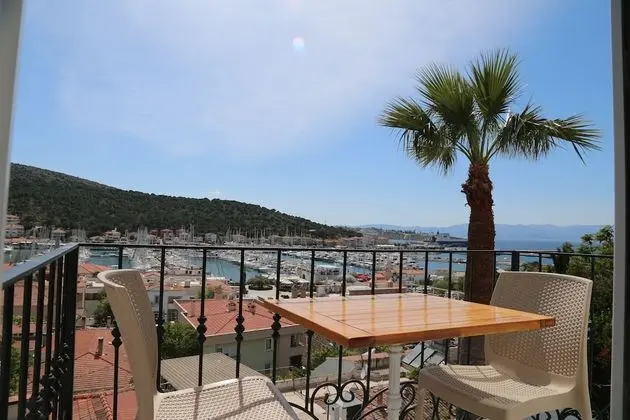 Deluxe Tek Büyük Yataklı Oda, Balkon, Marina Manzaralı