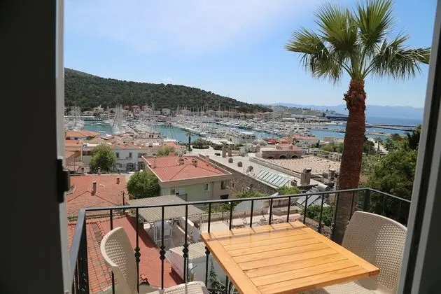 Deluxe Tek Büyük Yataklı Oda, Balkon, Marina Manzaralı
