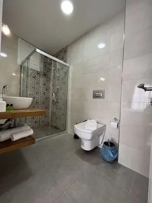 Deluxe Tek Büyük Yataklı Oda, Balkon, Marina Manzaralı