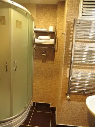 Twin, Şehir Manzaralı
