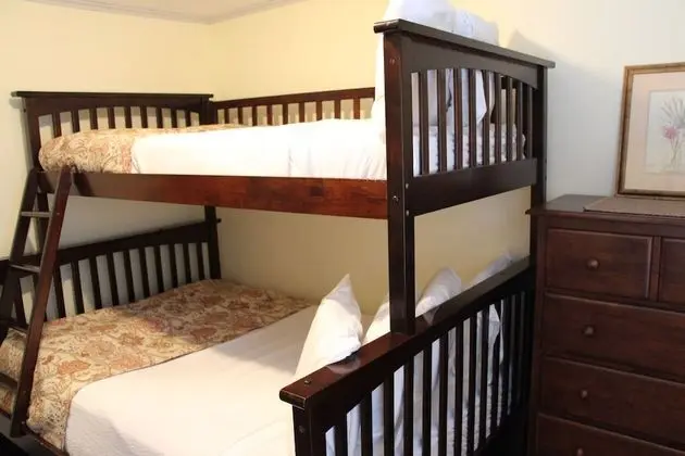 Çatı Katı (Loft) (Bunk Beds, 1 Twin Bed and 1 Full Bed)