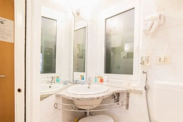 Tek Büyük veya İki Ayrı Yataklı Oda, Deniz Manzaralı