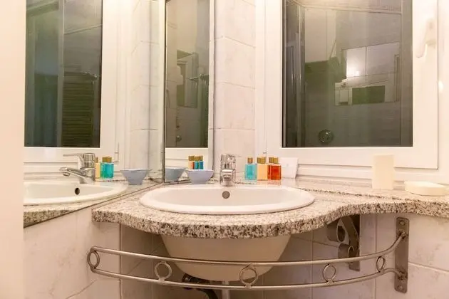 Tek Büyük veya İki Ayrı Yataklı Oda, Deniz Manzaralı