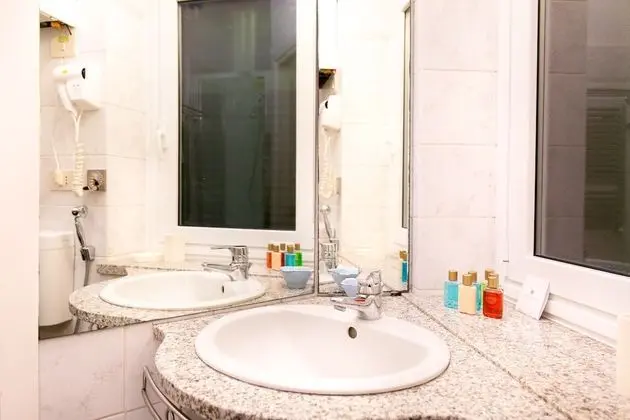 Tek Büyük veya İki Ayrı Yataklı Oda, Deniz Manzaralı