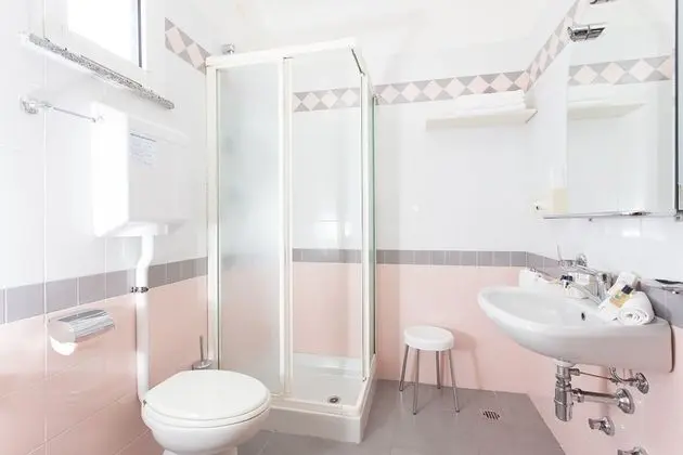 Üç Kişilik Oda, Balkon