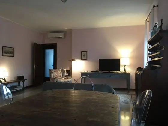 Apart Daire, 2 Banyolu (Parking fee, Emilei,Via Emilei 24)