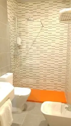 Büyük Yataklı Tek Kişilik Oda